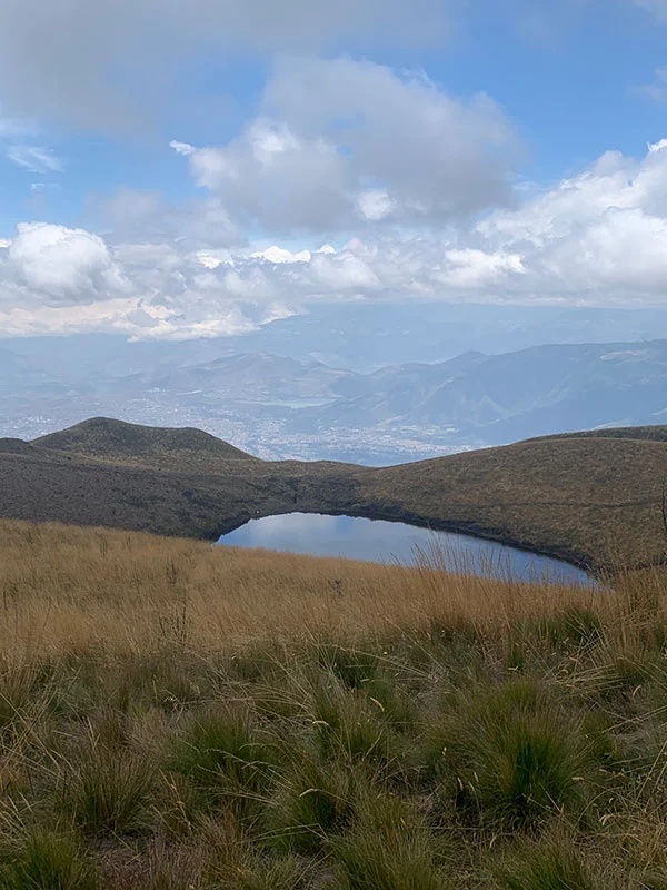 Hermosa toma de la Laguna del Volcán Cubilche